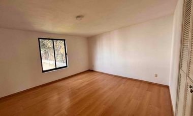 Renta de casa en Metepec con amplio jardín en privada cerca de Centro de Metepec