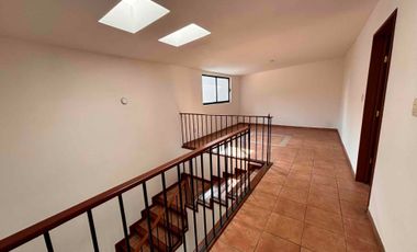 Renta de casa en Metepec con amplio jardín en privada cerca de Centro de Metepec