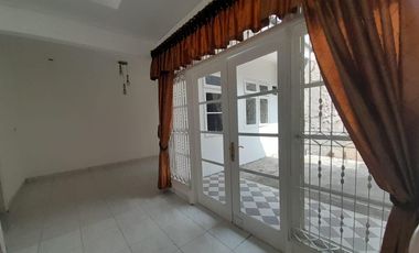 DISEWAKAN CEPAT RUMAH DI TAMAN KENCANA