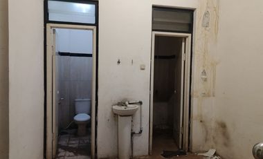 Di Sewa Ruko Gandeng Min Sewa 2 Tahun Hadap Jalan Raya di Plaza Kebon Jeruk Jakarta Barat