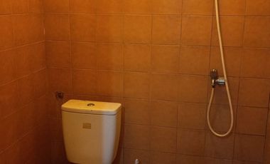 Di Sewa Ruko Gandeng Min Sewa 2 Tahun Hadap Jalan Raya di Plaza Kebon Jeruk Jakarta Barat