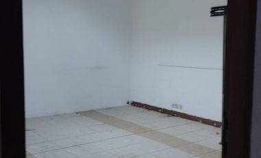 Di Sewa Ruko Gandeng Min Sewa 2 Tahun Hadap Jalan Raya di Plaza Kebon Jeruk Jakarta Barat