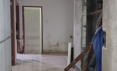 Di Sewa Ruko Gandeng Min Sewa 2 Tahun Hadap Jalan Raya di Plaza Kebon Jeruk Jakarta Barat