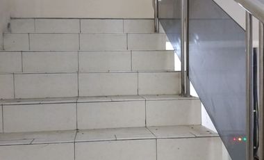 Di Sewa Ruko Gandeng Min Sewa 2 Tahun Hadap Jalan Raya di Plaza Kebon Jeruk Jakarta Barat