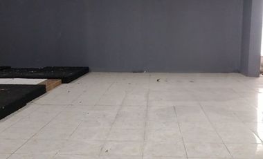 Di Sewa Ruko Gandeng Min Sewa 2 Tahun Hadap Jalan Raya di Plaza Kebon Jeruk Jakarta Barat