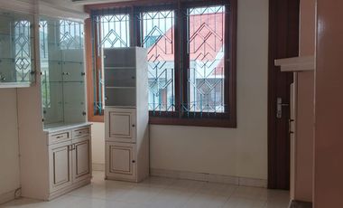 Dijual Rumah 2 lantai siap huni di Pulomas Barat