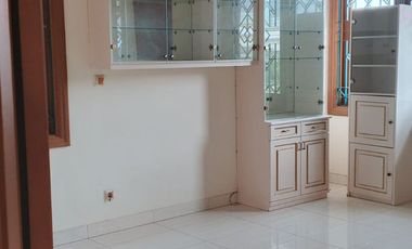 Dijual Rumah 2 lantai siap huni di Pulomas Barat