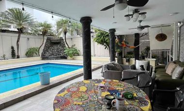 Se Alquila Amplia Casa de Una Sola Planta con Piscina en El Corazón de Urdesa Central