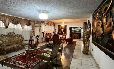 Se Alquila Amplia Casa de Una Sola Planta con Piscina en El Corazón de Urdesa Central