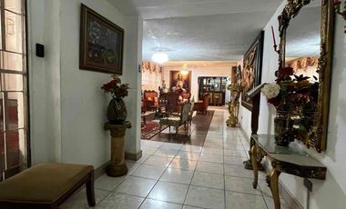 Se Alquila Amplia Casa de Una Sola Planta con Piscina en El Corazón de Urdesa Central