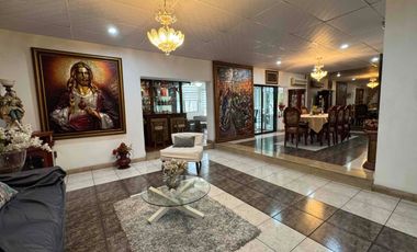 Se Alquila Amplia Casa de Una Sola Planta con Piscina en El Corazón de Urdesa Central