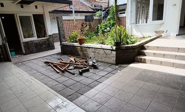 Disewakan Tanah dan Bangunan Ex. Kantor di Sayap Dago, Jl. Raden Patah Kota Bandung