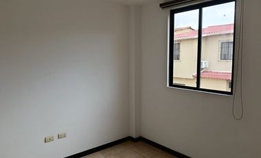 Casa de alquiler en la Urbanización Villa Club, 3 dormitorios.
