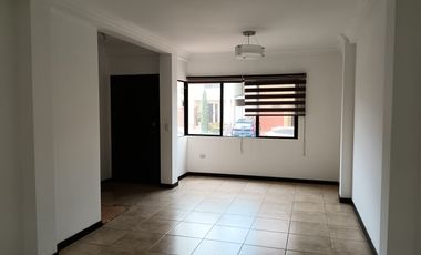 Casa de alquiler en la Urbanización Villa Club, 3 dormitorios.