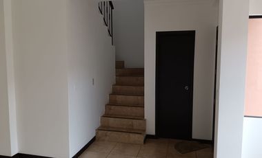 Casa de alquiler en la Urbanización Villa Club, 3 dormitorios.