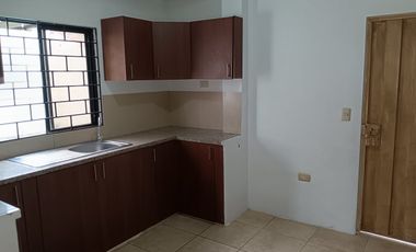 Casa de alquiler en la Urbanización Villa Club, 3 dormitorios.