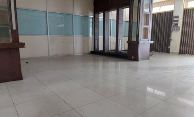 Dijual/Sewa Ruko Gandeng 3 Lantai Lokasi Bagus dan Strategis Di Season City