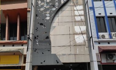 Ruko dijual di Alam Sutera 4,5 Lantai Furnish ada Lift Lokasi Ramai dan Terawat