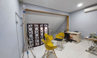 Ruko dijual di Alam Sutera 4,5 Lantai Furnish ada Lift Lokasi Ramai dan Terawat
