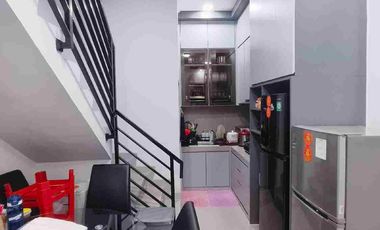 Rumah 3 Lantai Siap Huni Rapi Terawat di Tanjung Duren Semifurnished