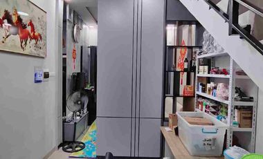 Rumah 3 Lantai Siap Huni Rapi Terawat di Tanjung Duren Semifurnished