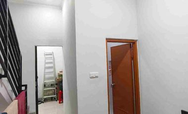 Rumah 3 Lantai Siap Huni Rapi Terawat di Tanjung Duren Semifurnished