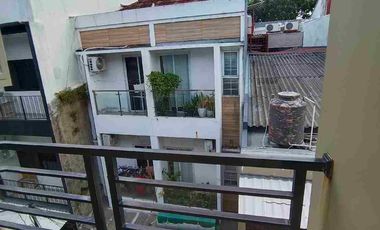 Rumah 3 Lantai Siap Huni Rapi Terawat di Tanjung Duren Semifurnished