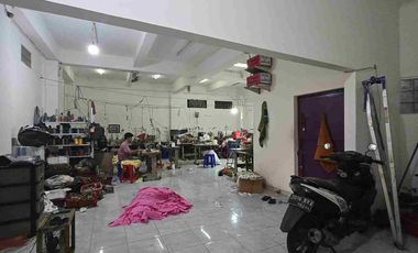 RUMAH GANDENG COCOK BUAT USAHA LOKASI DEPAN JALAN RAYA YANG RAMAI