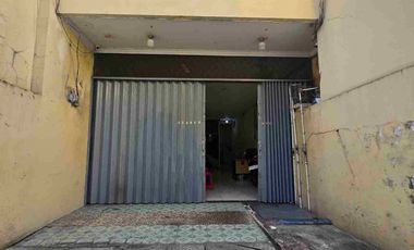 RUMAH GANDENG COCOK BUAT USAHA LOKASI DEPAN JALAN RAYA YANG RAMAI