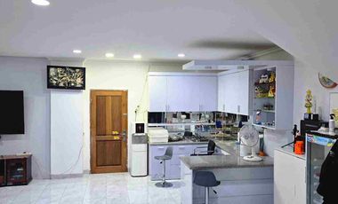 RUMAH GANDENG COCOK BUAT USAHA LOKASI DEPAN JALAN RAYA YANG RAMAI