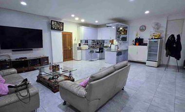 RUMAH GANDENG COCOK BUAT USAHA LOKASI DEPAN JALAN RAYA YANG RAMAI