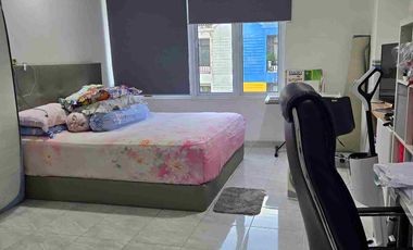 RUMAH GANDENG COCOK BUAT USAHA LOKASI DEPAN JALAN RAYA YANG RAMAI