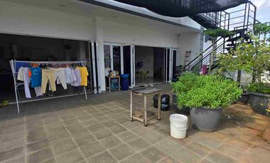 RUMAH GANDENG COCOK BUAT USAHA LOKASI DEPAN JALAN RAYA YANG RAMAI