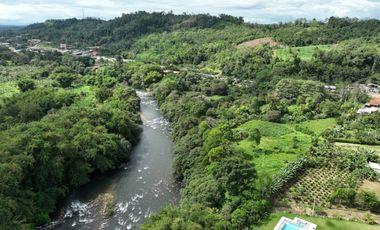 Se vende terreno de 3 Hectáreas con Frente a Vía Asfaltada y Río Caoní – Puerto Quito Ecuador