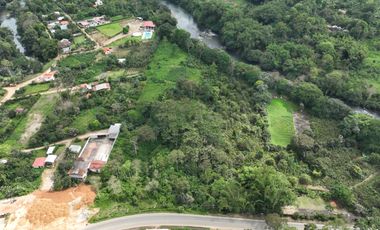 Se vende terreno de 3 Hectáreas con Frente a Vía Asfaltada y Río Caoní – Puerto Quito Ecuador