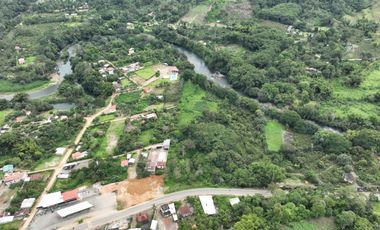 Se vende terreno de 3 Hectáreas con Frente a Vía Asfaltada y Río Caoní – Puerto Quito Ecuador
