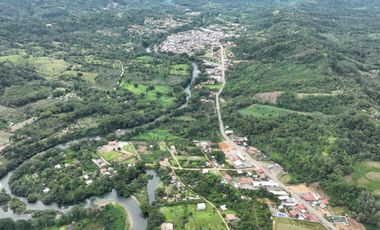 Se vende terreno de 3 Hectáreas con Frente a Vía Asfaltada y Río Caoní – Puerto Quito Ecuador