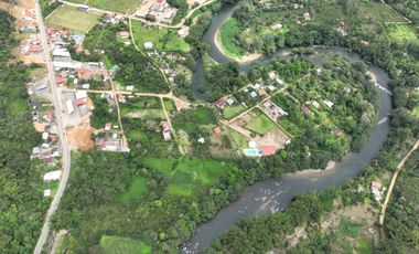 Se vende terreno de 3 Hectáreas con Frente a Vía Asfaltada y Río Caoní – Puerto Quito Ecuador