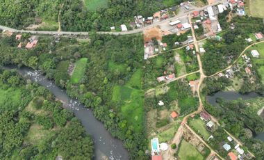 Se vende terreno de 3 Hectáreas con Frente a Vía Asfaltada y Río Caoní – Puerto Quito Ecuador