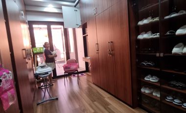 DIJUAL RUMAH FULL RENOVASI 4 LANTAI LOKASI BAGUS JUAL MURAH DI PARK RESIDENCE