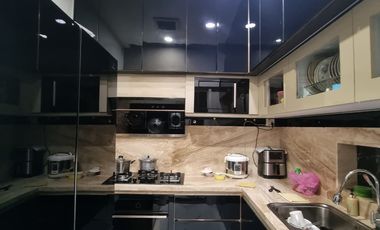 DIJUAL RUMAH FULL RENOVASI 4 LANTAI LOKASI BAGUS JUAL MURAH DI PARK RESIDENCE