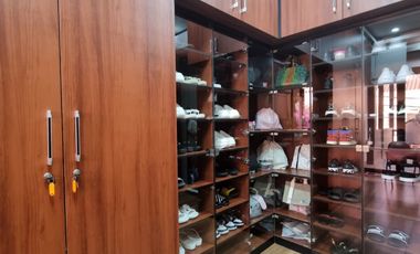 DIJUAL RUMAH FULL RENOVASI 4 LANTAI LOKASI BAGUS JUAL MURAH DI PARK RESIDENCE