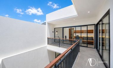 FREEHOLD | MODERN 3-BEDROOM VILLA WITH ROOFTOP RICE FIELD VIEWS - CANGGU