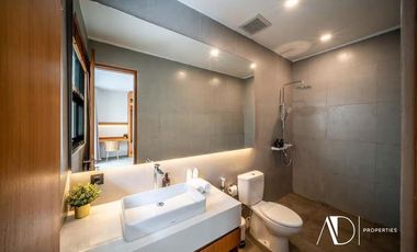 FREEHOLD | MODERN 3-BEDROOM VILLA WITH ROOFTOP RICE FIELD VIEWS - CANGGU