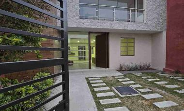 CASA REMODELADA CON HAB Y BAÑO COMPLETO EN PLANTA BAJA!!