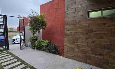 CASA REMODELADA CON HAB Y BAÑO COMPLETO EN PLANTA BAJA!!