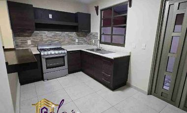 CASA REMODELADA CON HAB Y BAÑO COMPLETO EN PLANTA BAJA!!