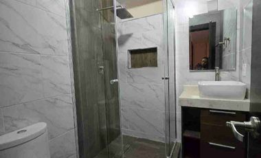 CASA REMODELADA CON HAB Y BAÑO COMPLETO EN PLANTA BAJA!!