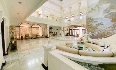 Dijual Istana Dharmahusada Indah Raya