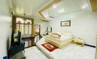 Dijual Istana Dharmahusada Indah Raya